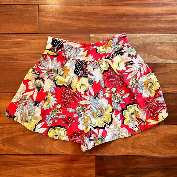 Floral Linen Blend Women's‎ Shorts - Picture 1 of 4